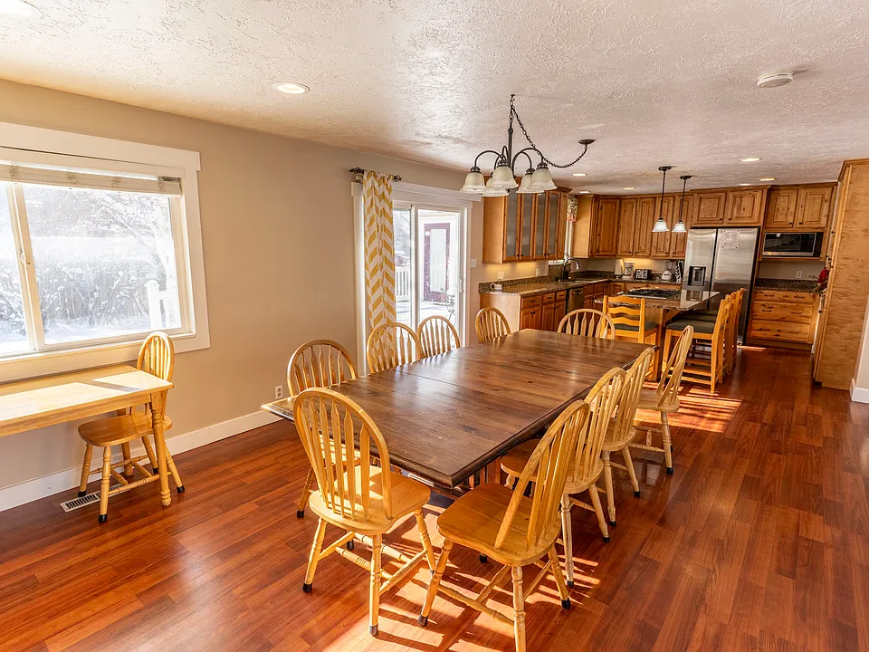 E Pheasant Cir