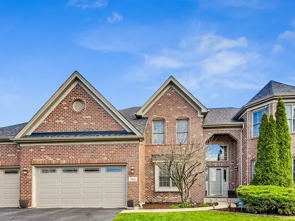 561 W Thornwood Dr, South Elgin, IL 60177