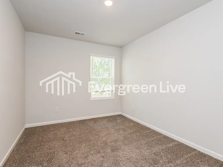 112 Village Green Dr — Photo 8