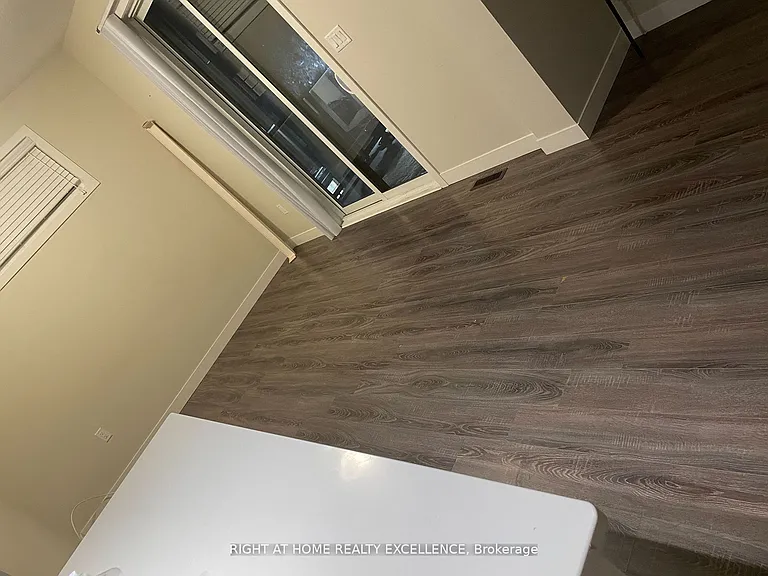 893 Sarnia Rd — Photo 13