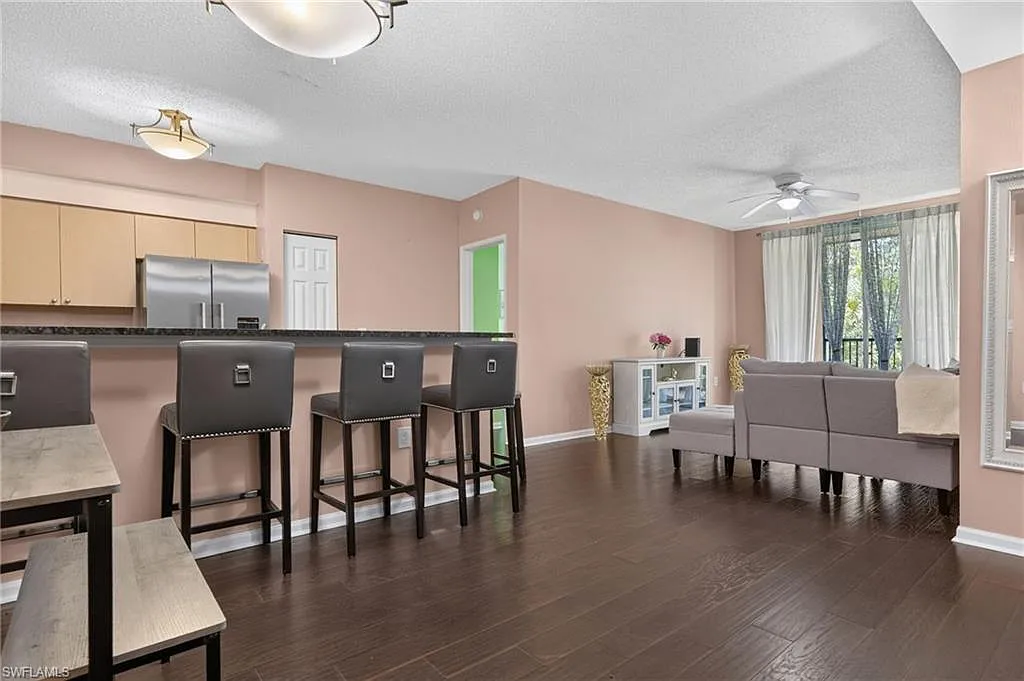 2 bed, 2.0 bath, 1100 sqft, $1,950 — Photo 4