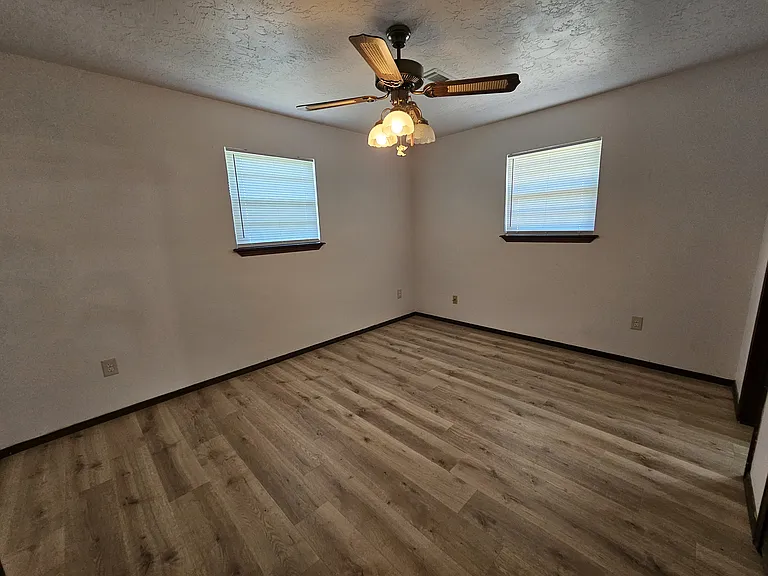 7318 NW Andrews Ave — Photo 12