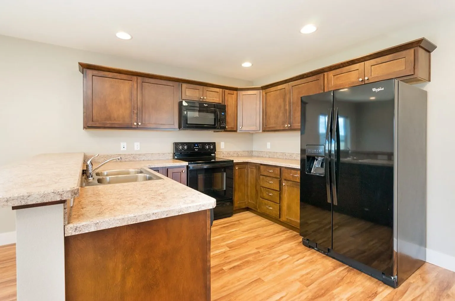 4 Bedroom Townhome in River Pointe Subdivison — Photo 3