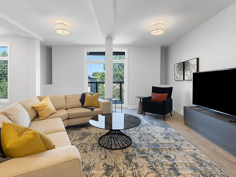 240 Blackburn Ave — Photo 22