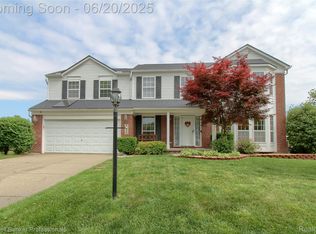 44516 Bramblewood Ct, Belleville, MI 48111