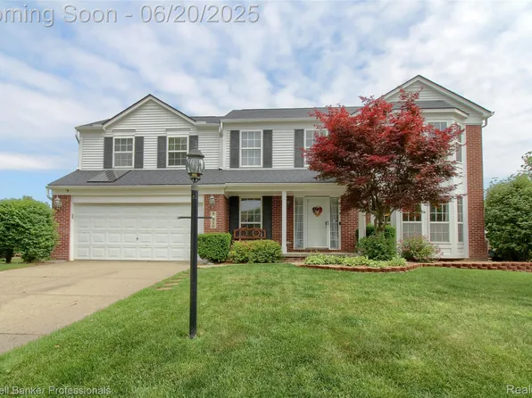 44516 Bramblewood Ct, Belleville, MI 48111