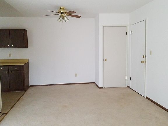 5th image of 215 Williamsburg Dr APT 8