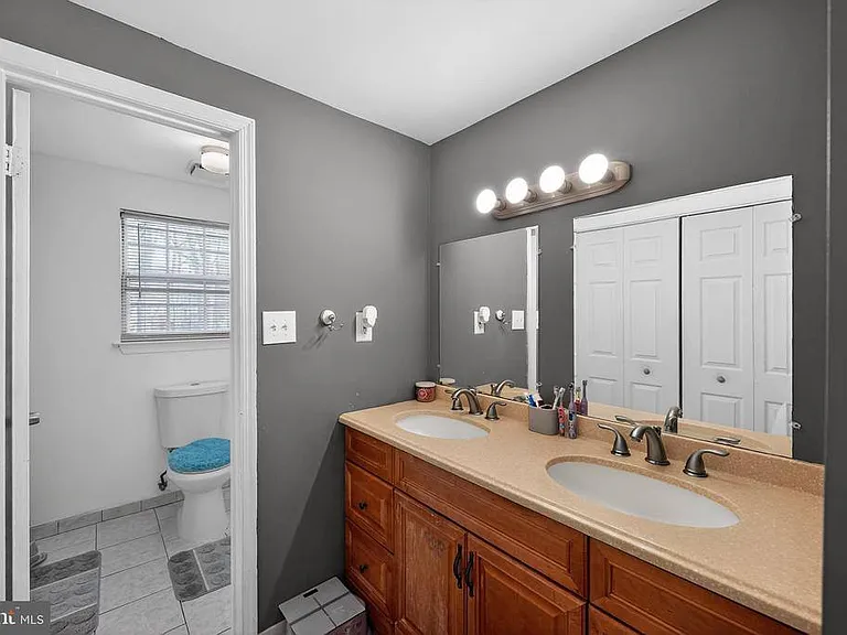 2523 Robinson Pl — Photo 13