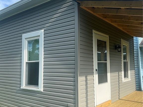 3rd image of 1120 Moxahala Ave