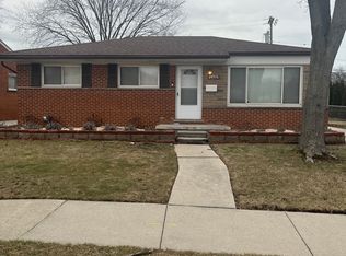 24576 Roxana Ave, Eastpointe, MI 48021