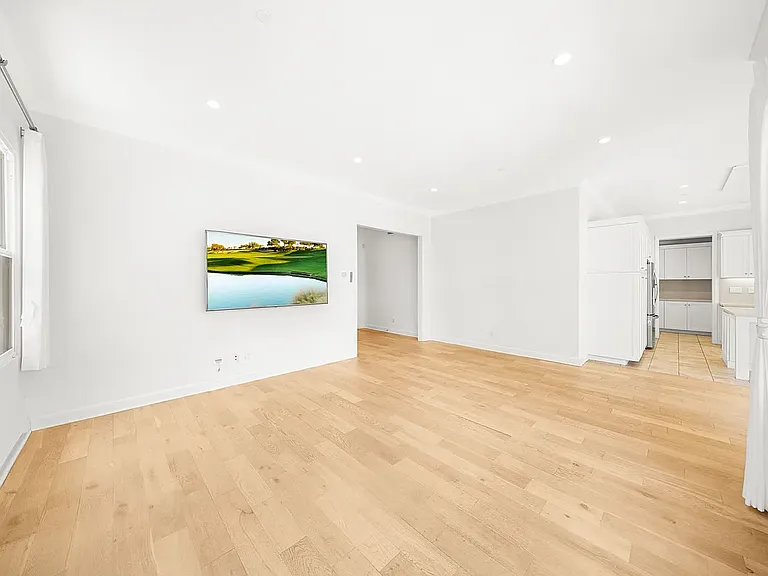 68 Henson — Photo 6