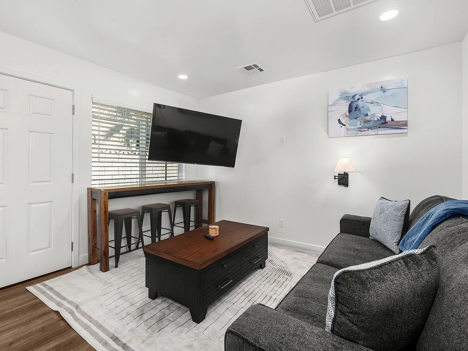 DT PHX |Furnished 1BR | Pet-friendly |All Utils Incl | Ideal for Travel Nurses & Relocators - #3 — Photo 3