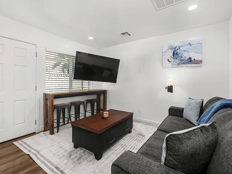 1242 E Pierce St #3 — Photo 3