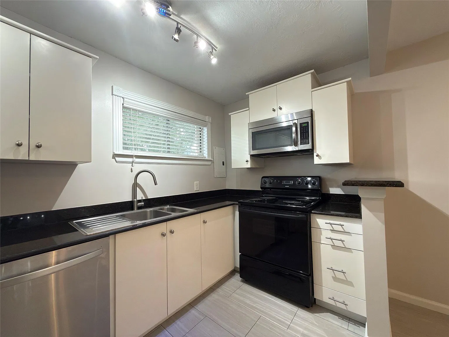 1 bed, 1.0 bath, 600 sqft, $1,250 — Photo 3
