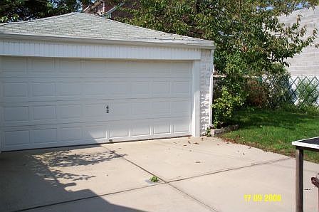 Large detached 2-car garage.