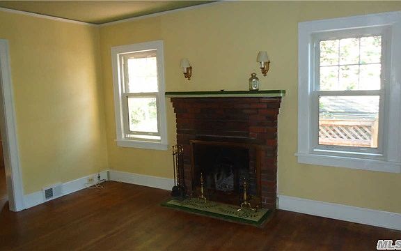3rd image of 106 Bay Dr E