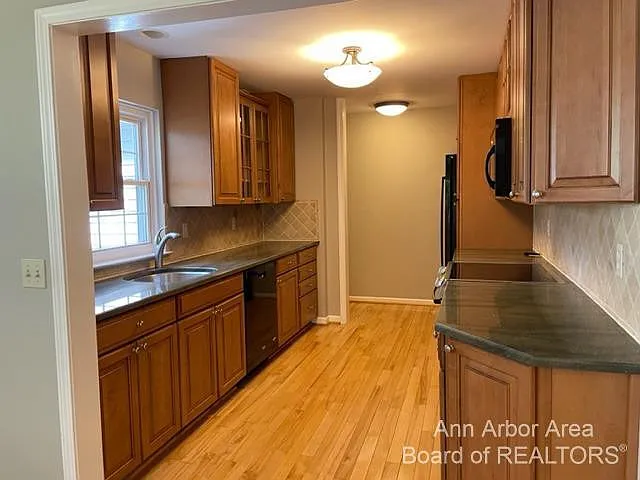 4299 Pine Ridge Ct — Photo 9