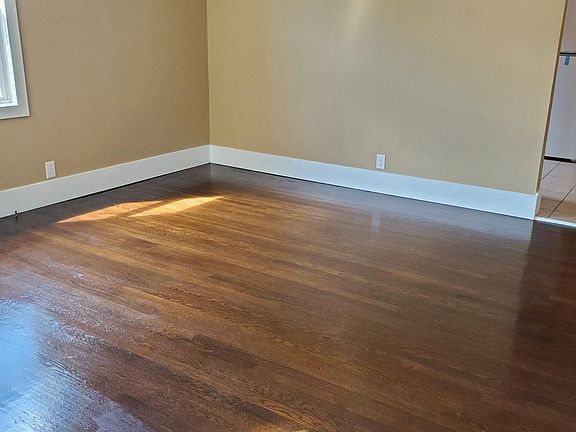 3rd image of 470 Hoyt Ave