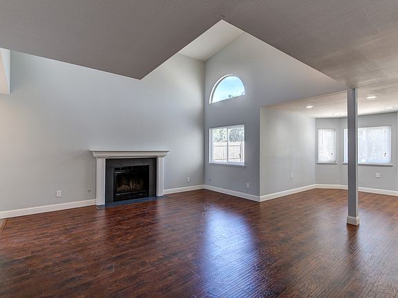 3rd image of 4933 Camino Royale Dr