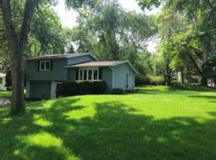 2427 107th St W, Bloomington, MN 55431