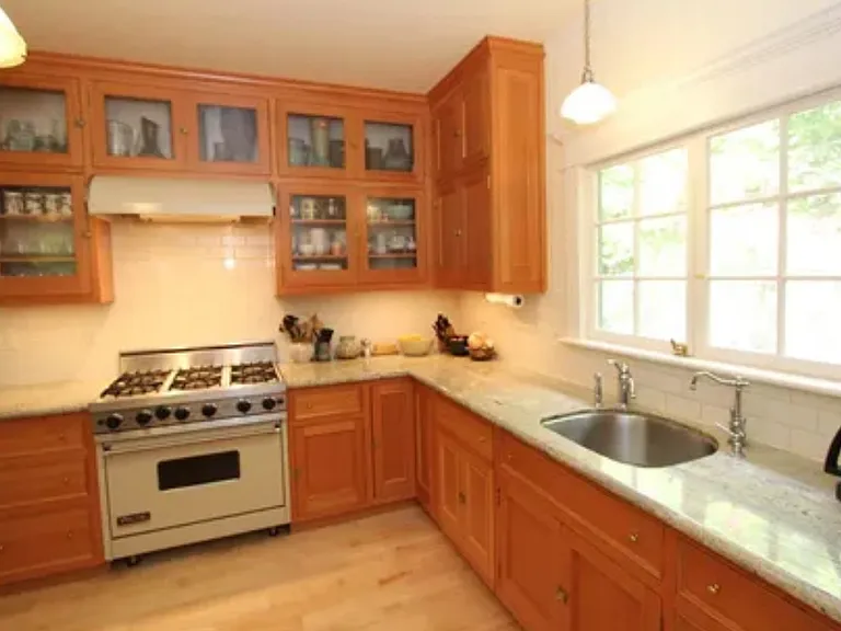 2702 Virginia St — Photo 13