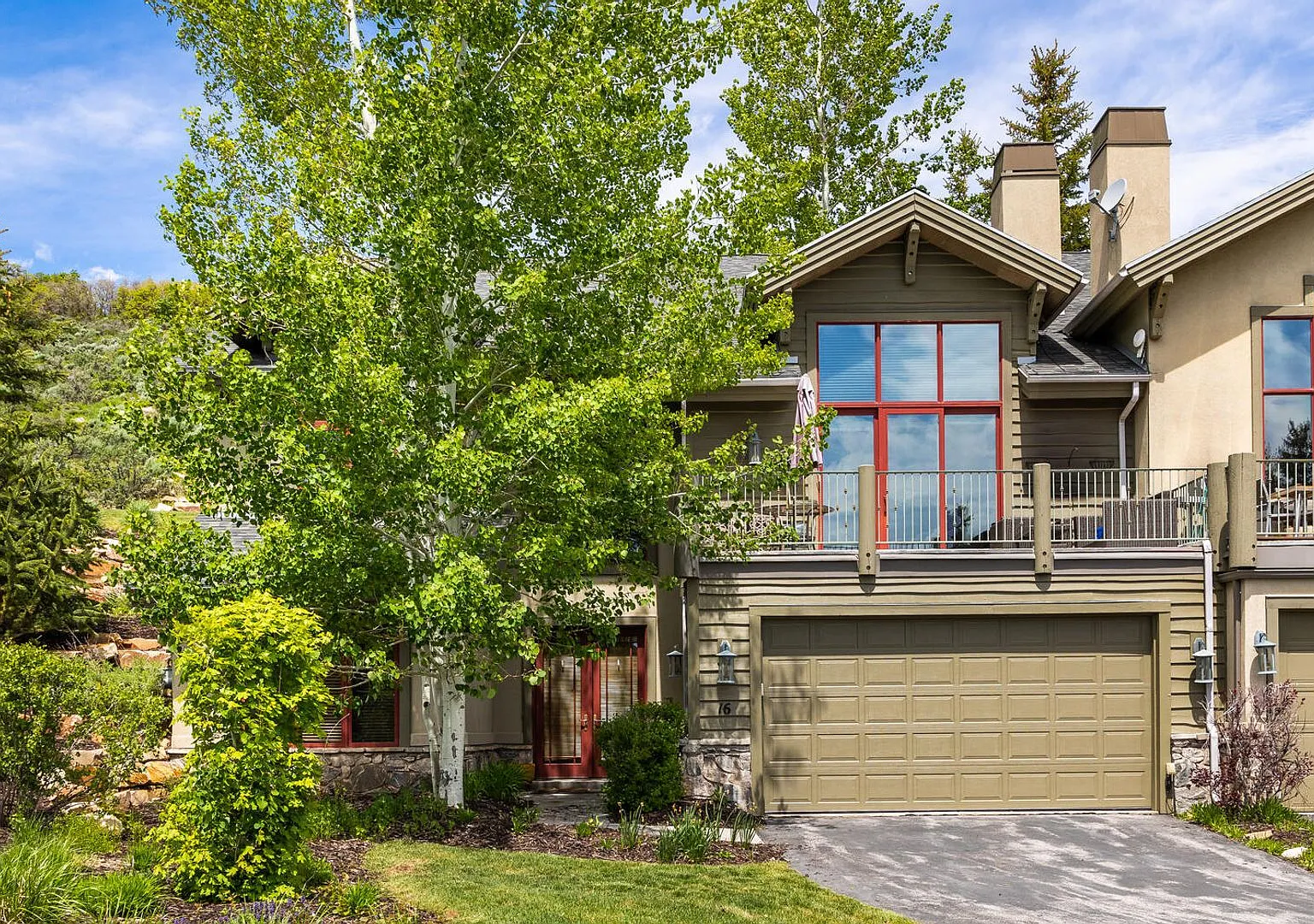 Luxury Townhome at The Cove at Eagle Mountain in Park Meadows — Photo 1