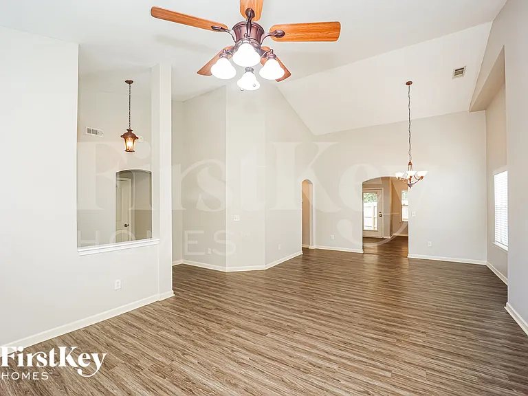 207 Fairgrove Ln — Photo 6
