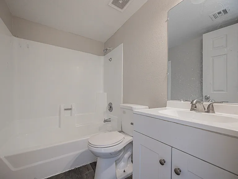 1703 W Mountain View Rd — Photo 38