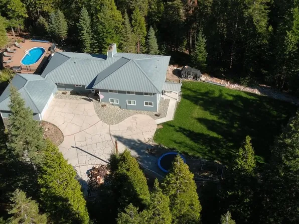 1008 Davis Place Rd, Mount Shasta, CA 96067