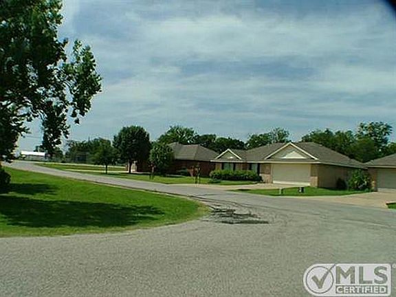 3rd image of 300 Fairfield Ln