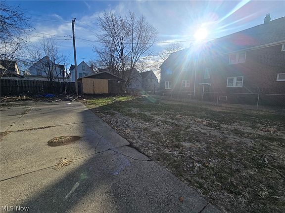 3rd image of 1087 E 64th St