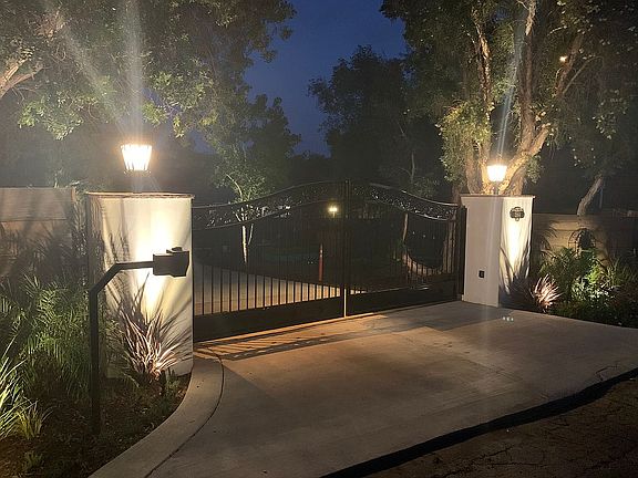 3rd image of 1562-64 La Vine Ln