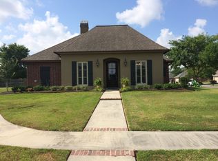 100 Gulls Pointe Dr, Lafayette, LA 70506