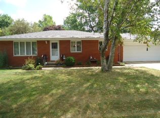 104 Everett Dr, Gridley, IL 61744