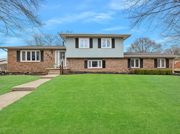 2804 Mockingbird Ln, Bloomington, IL 61704