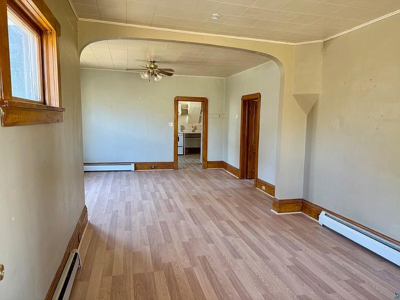 2nd image of 609 14th Ave E