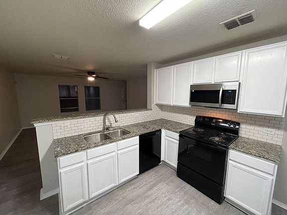 4th image of 1512 Queens Brook Ln
