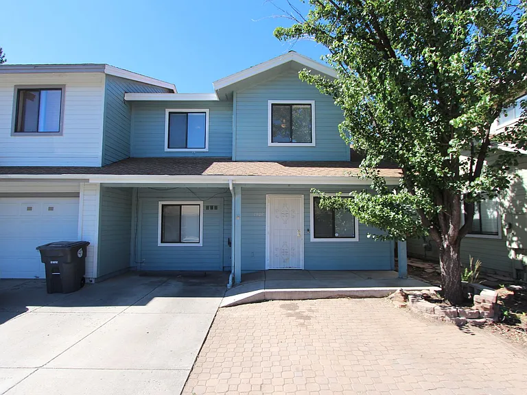 1909 E Maple Ave — Photo 1