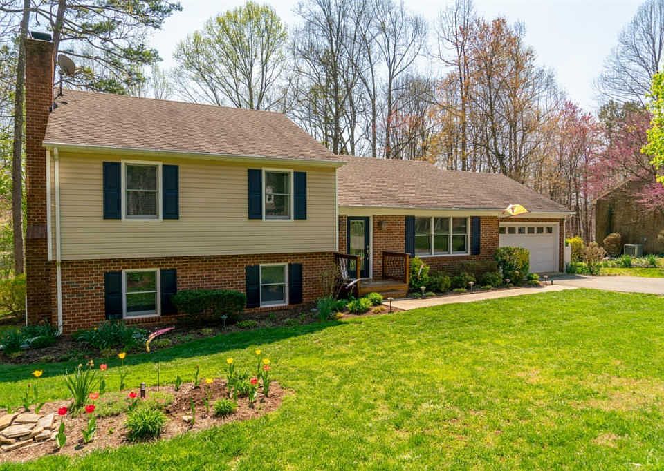 1st image of 212 Valleywood Dr