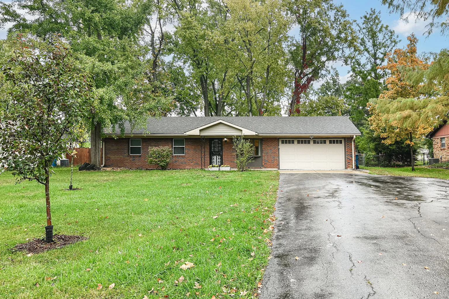 6913 Hague Rd photo 1