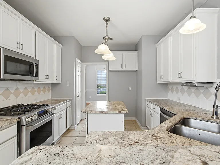 7852 Rainbow Falls Dr — Photo 8