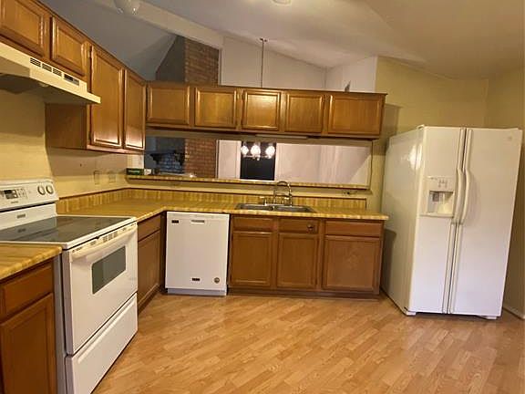 4th image of 1316 Ellington Dr