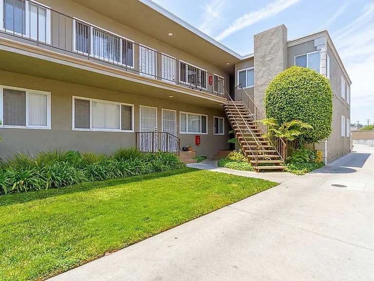 26110 Narbonne Ave — Photo 16