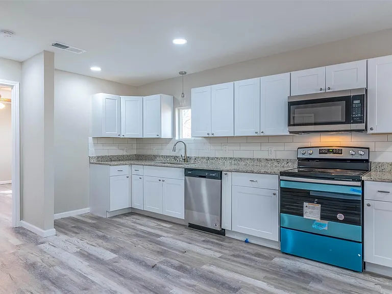 220 W Murray St — Photo 6