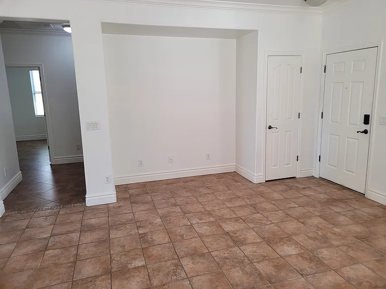 4516 E Willet St — Photo 6