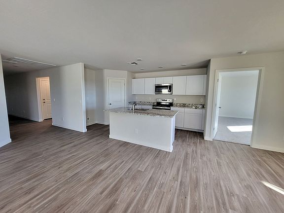 5th image of 1211 W Elm Ave