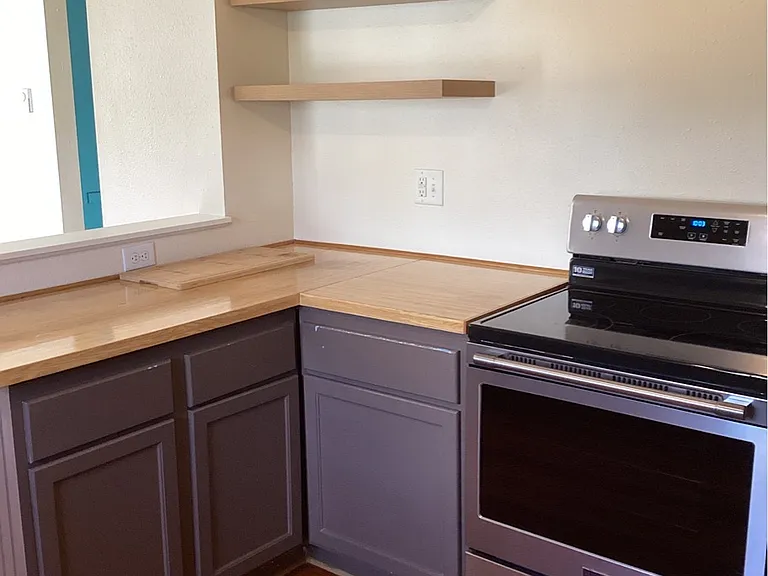 868 NW 6th St — Photo 7