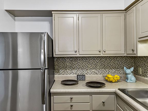 3rd image of 4438 Mobile Dr APT 312