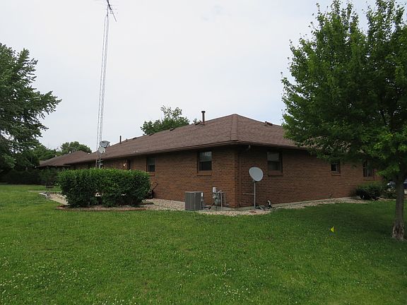 5th image of 301-303 Carriage Dr