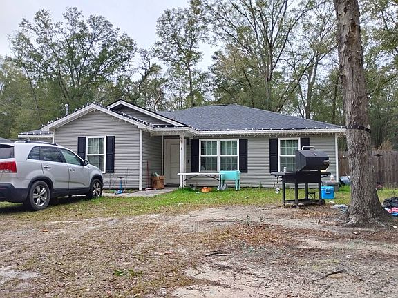 3rd image of 8 Oak Ridge Cemetery Rd